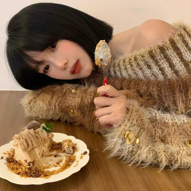 オフショルダーシャギーニット