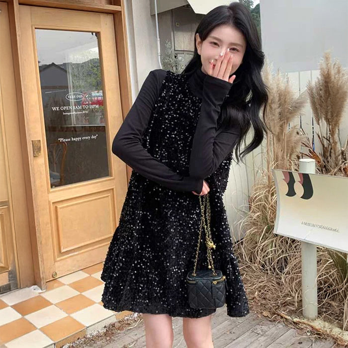 ハイネックカットソー×グリッターワンピース