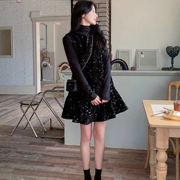 ハイネックカットソー×グリッターワンピース