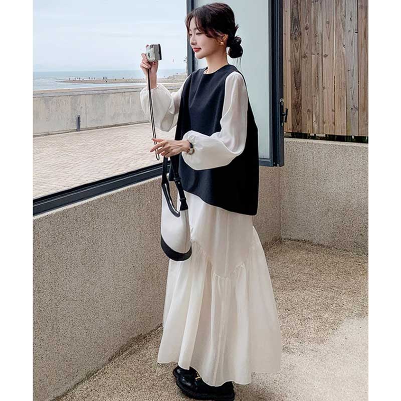 バックスリットベスト×Vネックワンピース
