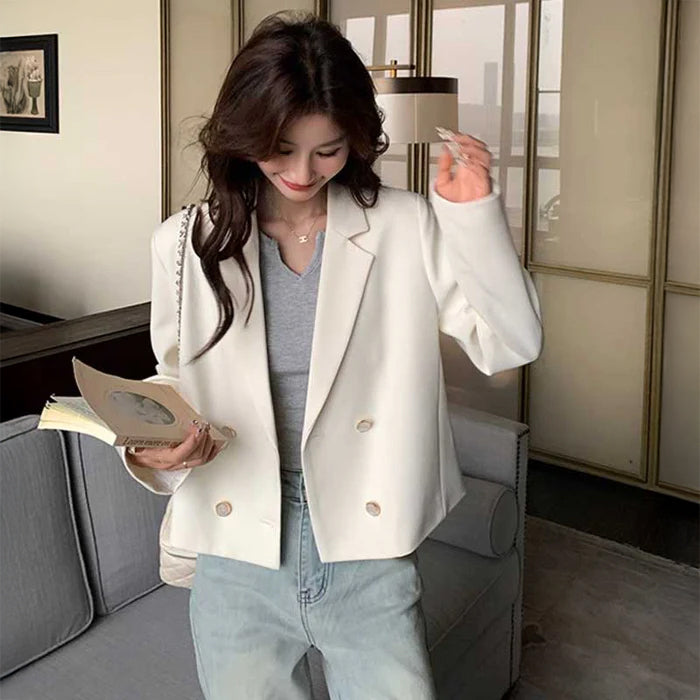 ショート丈ホワイトジャケット