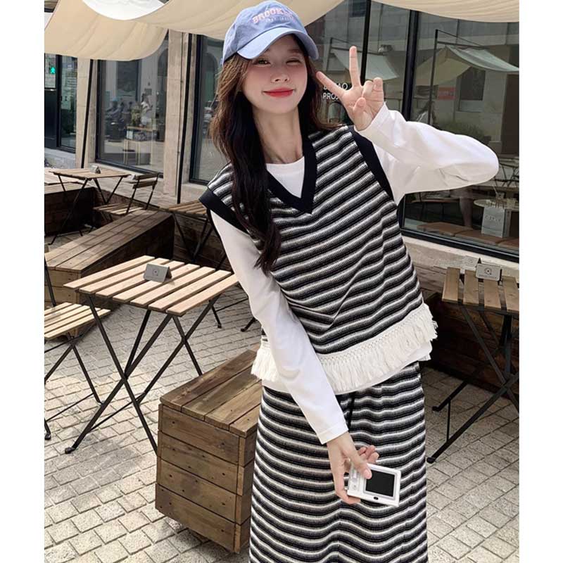 ホワイトTシャツ×ボーダーセットアップ