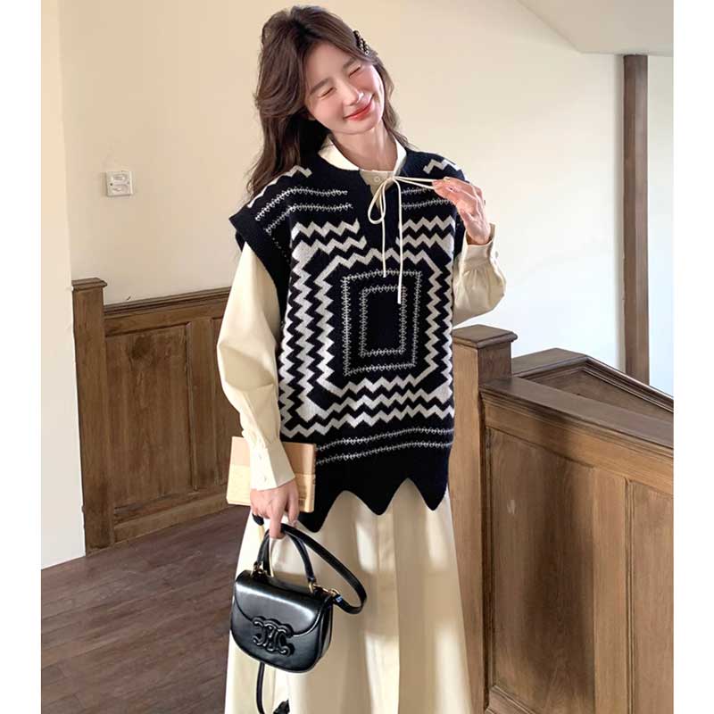 ニットベスト×スタンドカラーワンピース