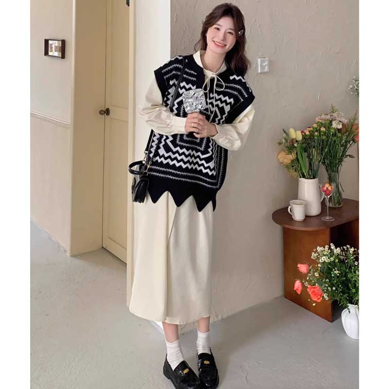 ニットベスト×スタンドカラーワンピース
