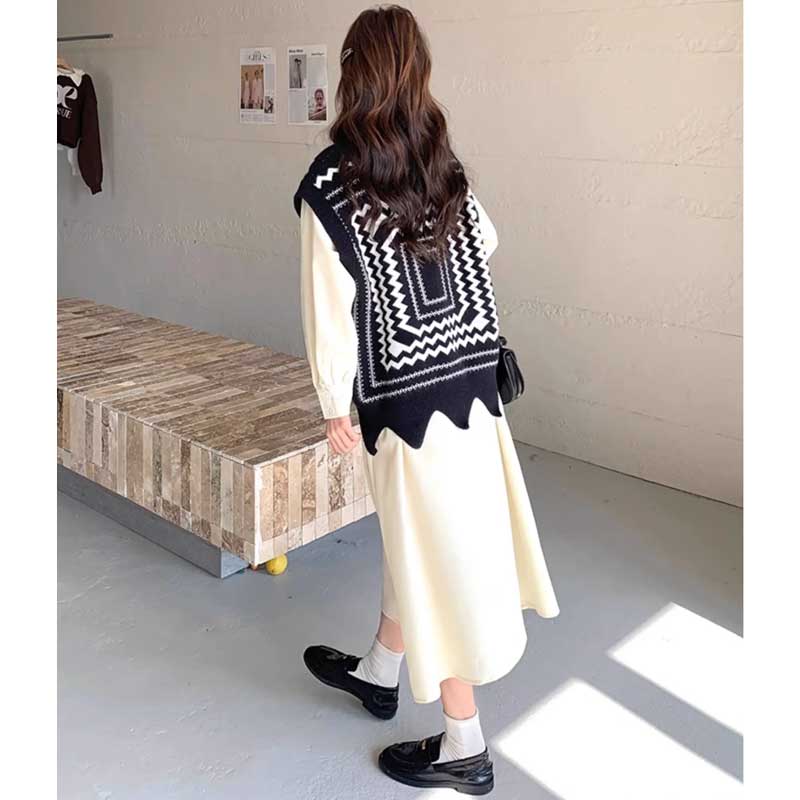 ニットベスト×スタンドカラーワンピース