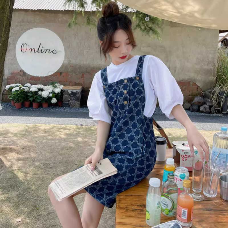 バルーン袖カットソー×デニムサロペットスカート