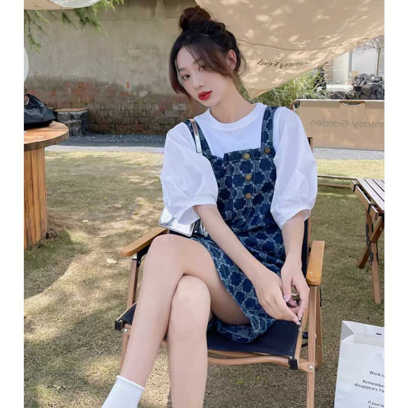 バルーン袖カットソー×デニムサロペットスカート