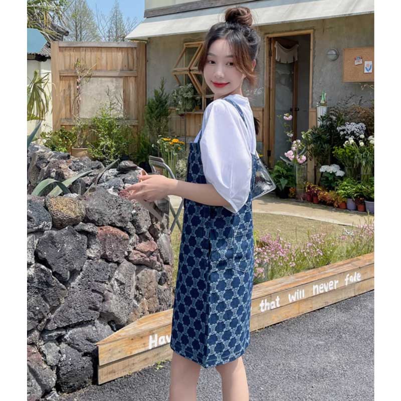 バルーン袖カットソー×デニムサロペットスカート