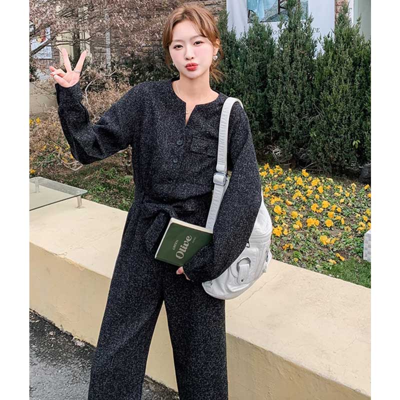 ノーカラーブラックジャンプスーツ