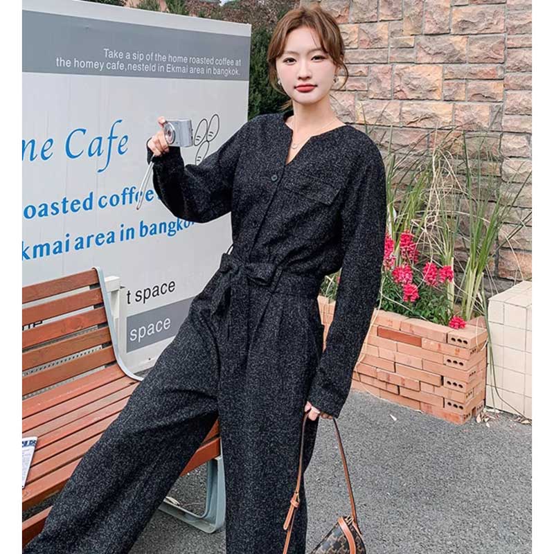 ノーカラーブラックジャンプスーツ