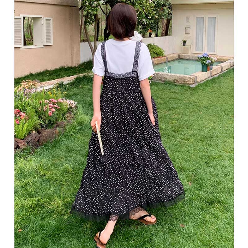 ロゴTシャツ×ドットワンピース