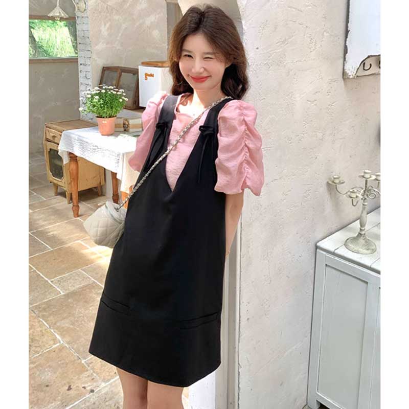 ギャザースリーブカットソー×サスペンダースカート