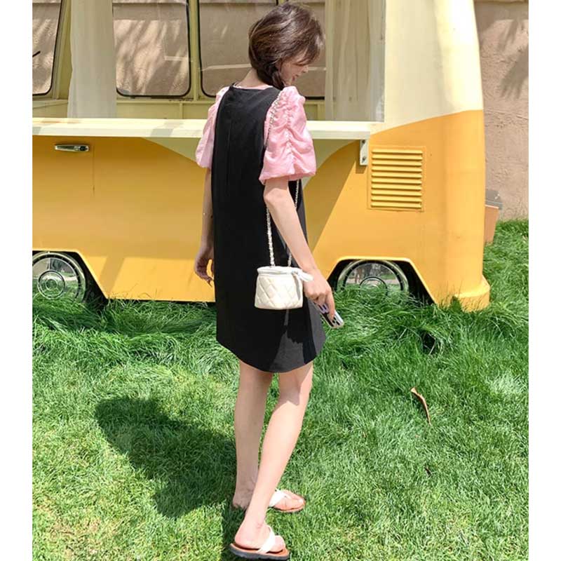 ギャザースリーブカットソー×サスペンダースカート