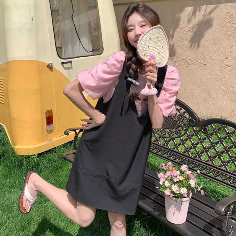 ギャザースリーブカットソー×サスペンダースカート