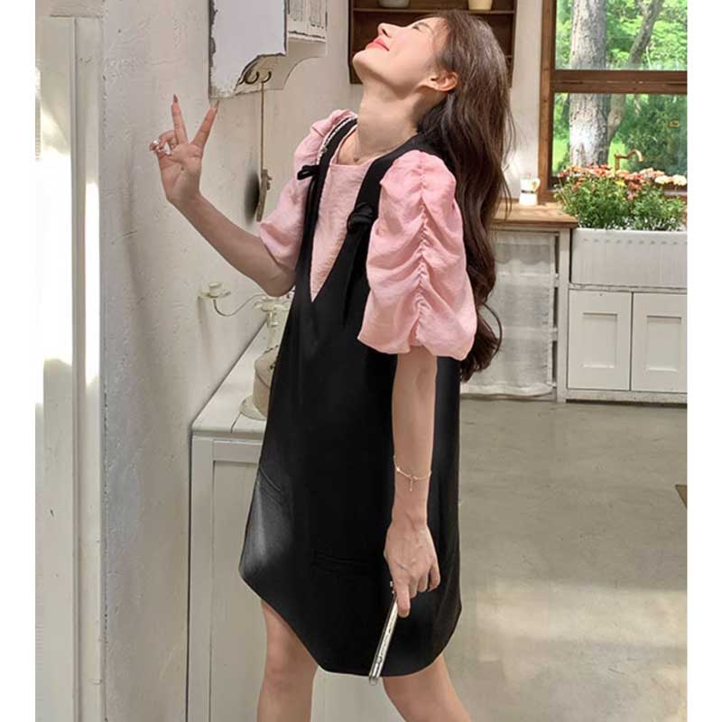 ギャザースリーブカットソー×サスペンダースカート