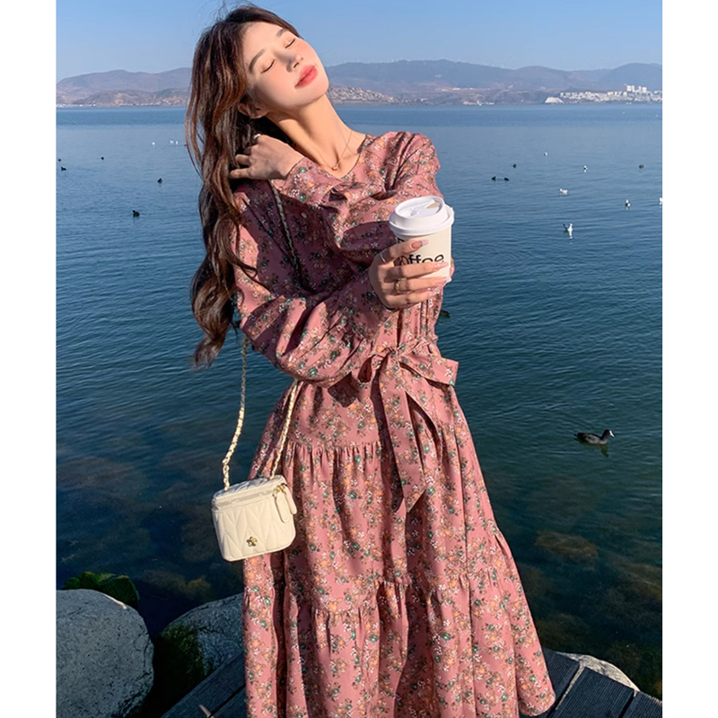 小花柄ティアードワンピース