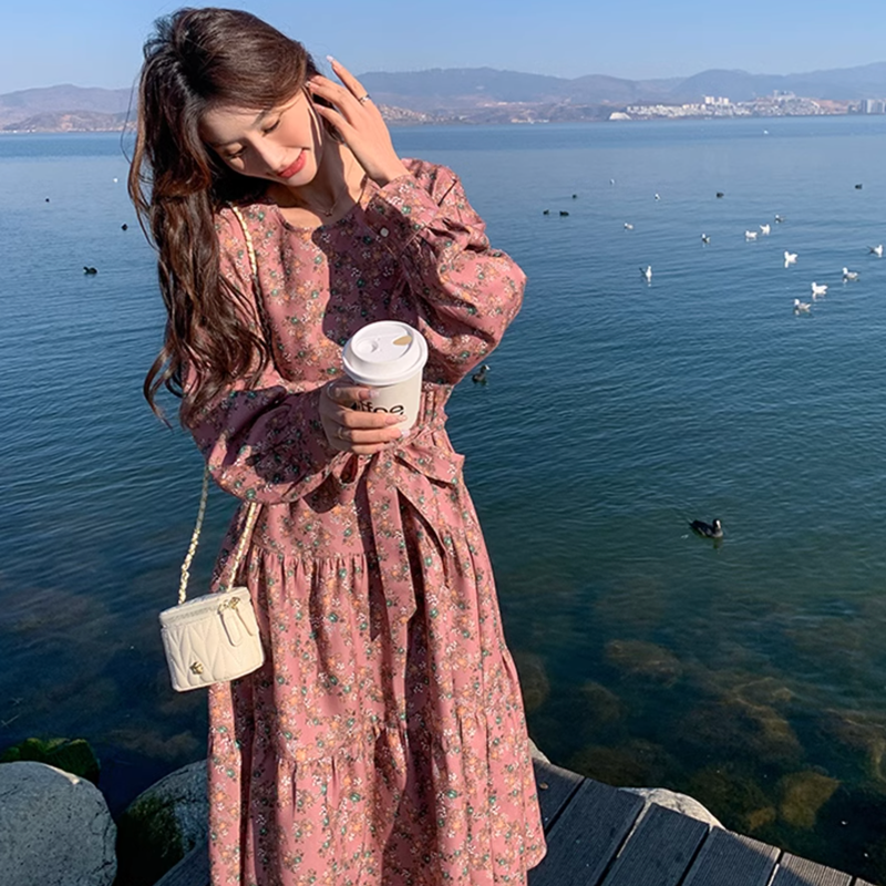 小花柄ティアードワンピース