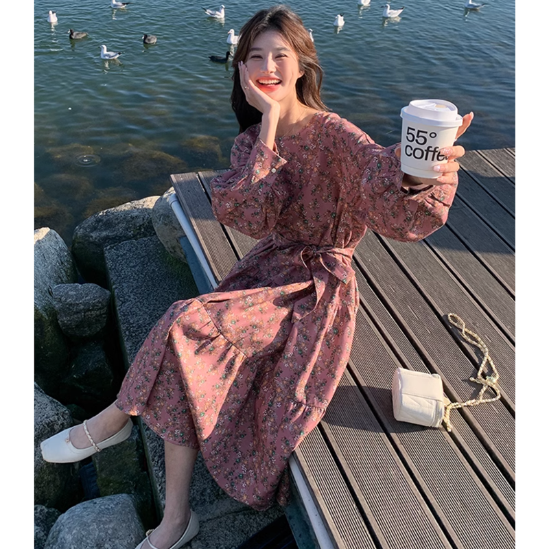 小花柄ティアードワンピース