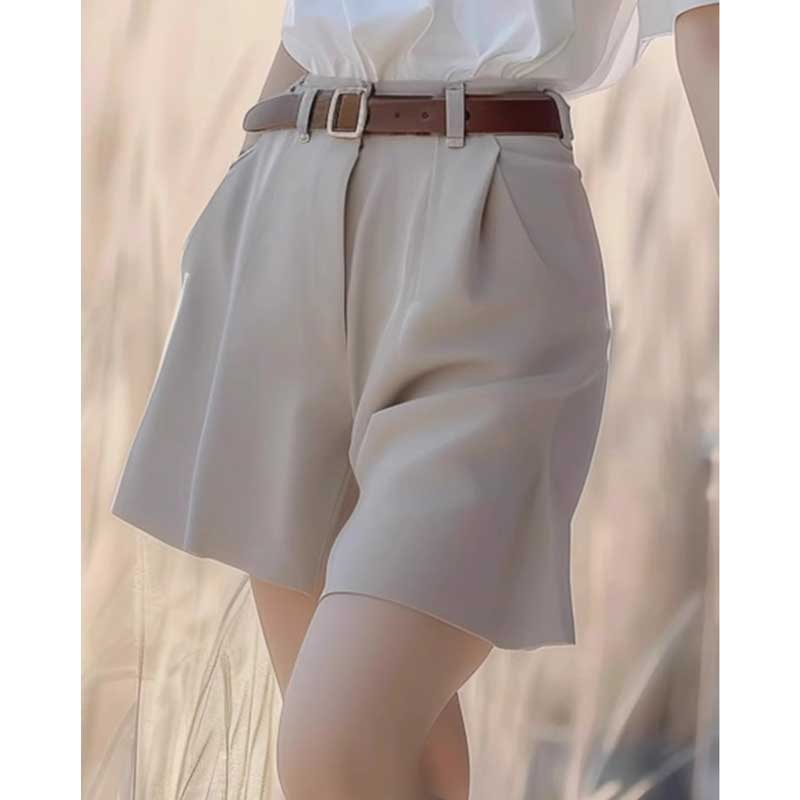 パフスリーブブラウス×ワイドショートパンツ