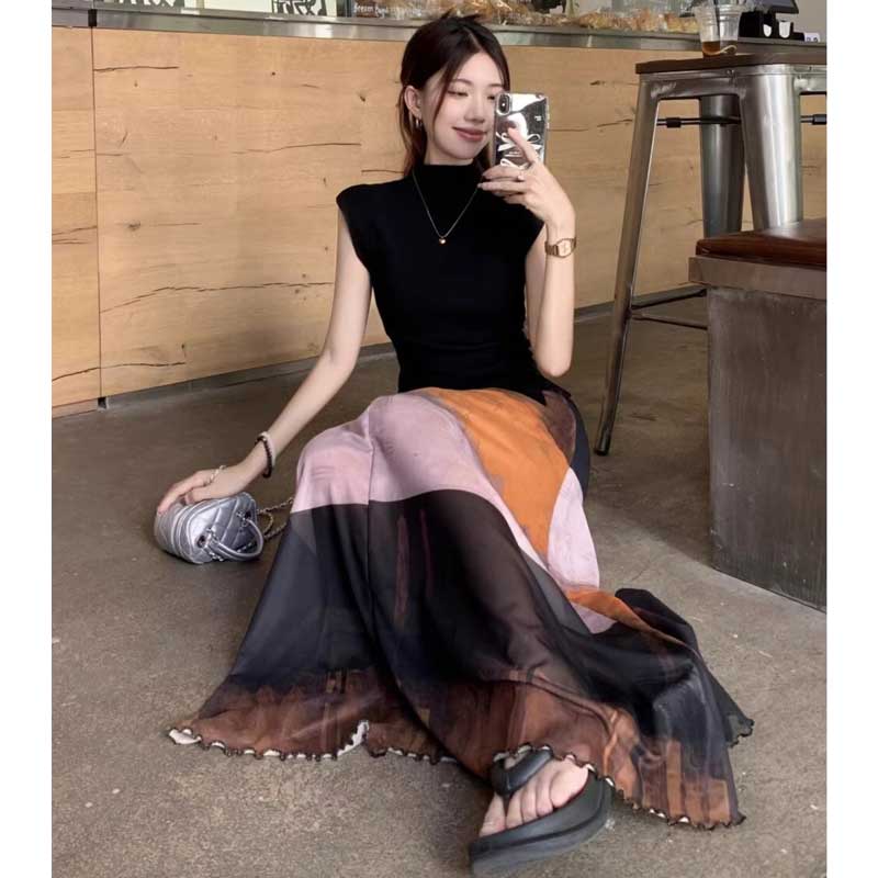 ノースリーブニット×グラデーションスカート