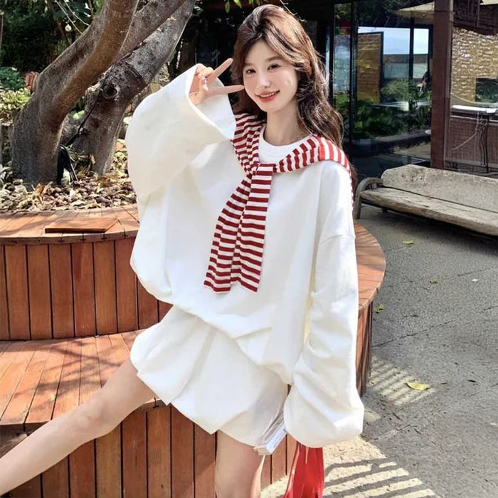 肩掛けニット風ホワイトセットアップ