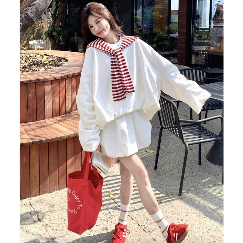 肩掛けニット風ホワイトセットアップ