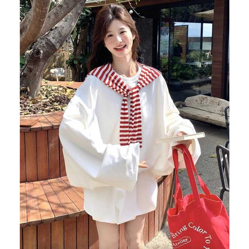 肩掛けニット風ホワイトセットアップ