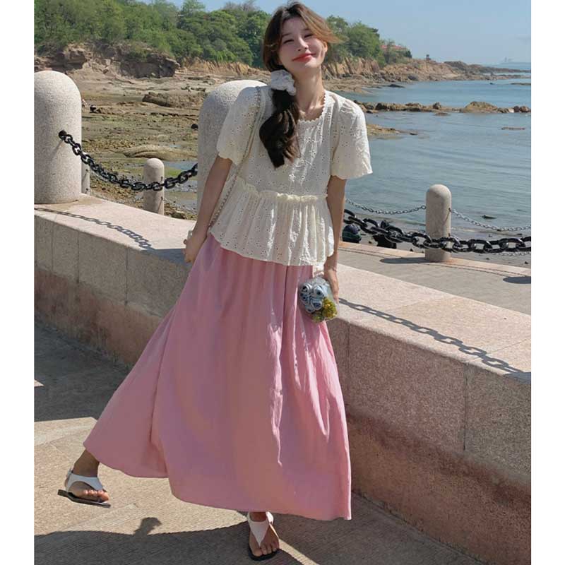 レースカットソー×マキシ丈フレアスカート