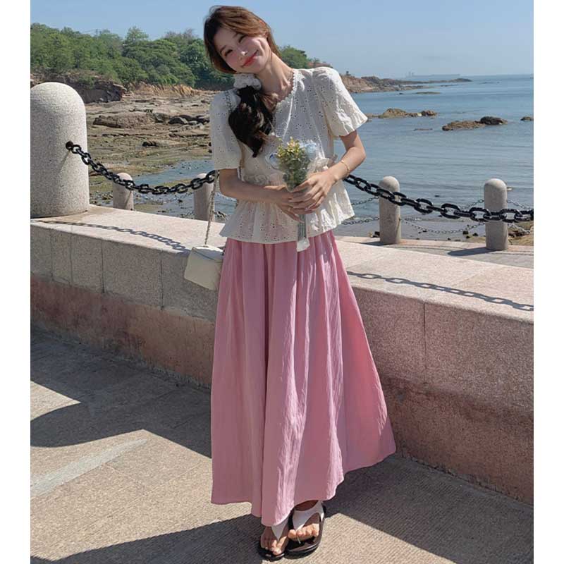 レースカットソー×マキシ丈フレアスカート
