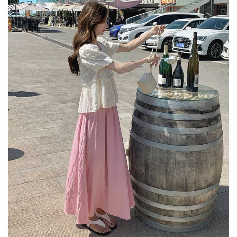 レースカットソー×マキシ丈フレアスカート