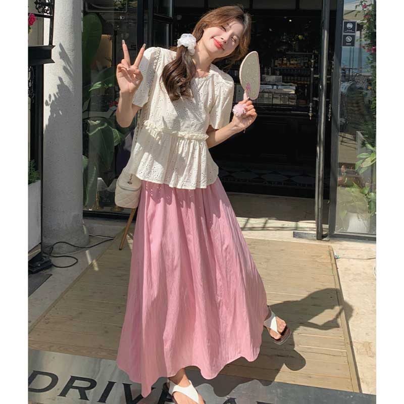 レースカットソー×マキシ丈フレアスカート