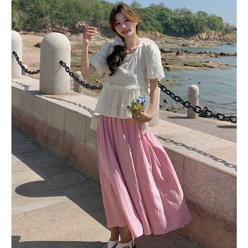 レースカットソー×マキシ丈フレアスカート