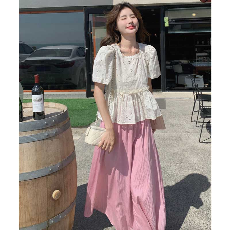 レースカットソー×マキシ丈フレアスカート