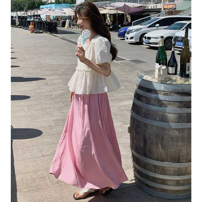 レースカットソー×マキシ丈フレアスカート
