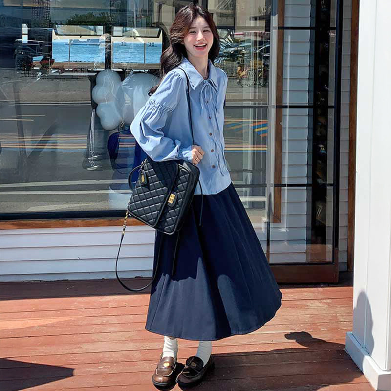 リボンブラウス×ネイビーフレアスカート