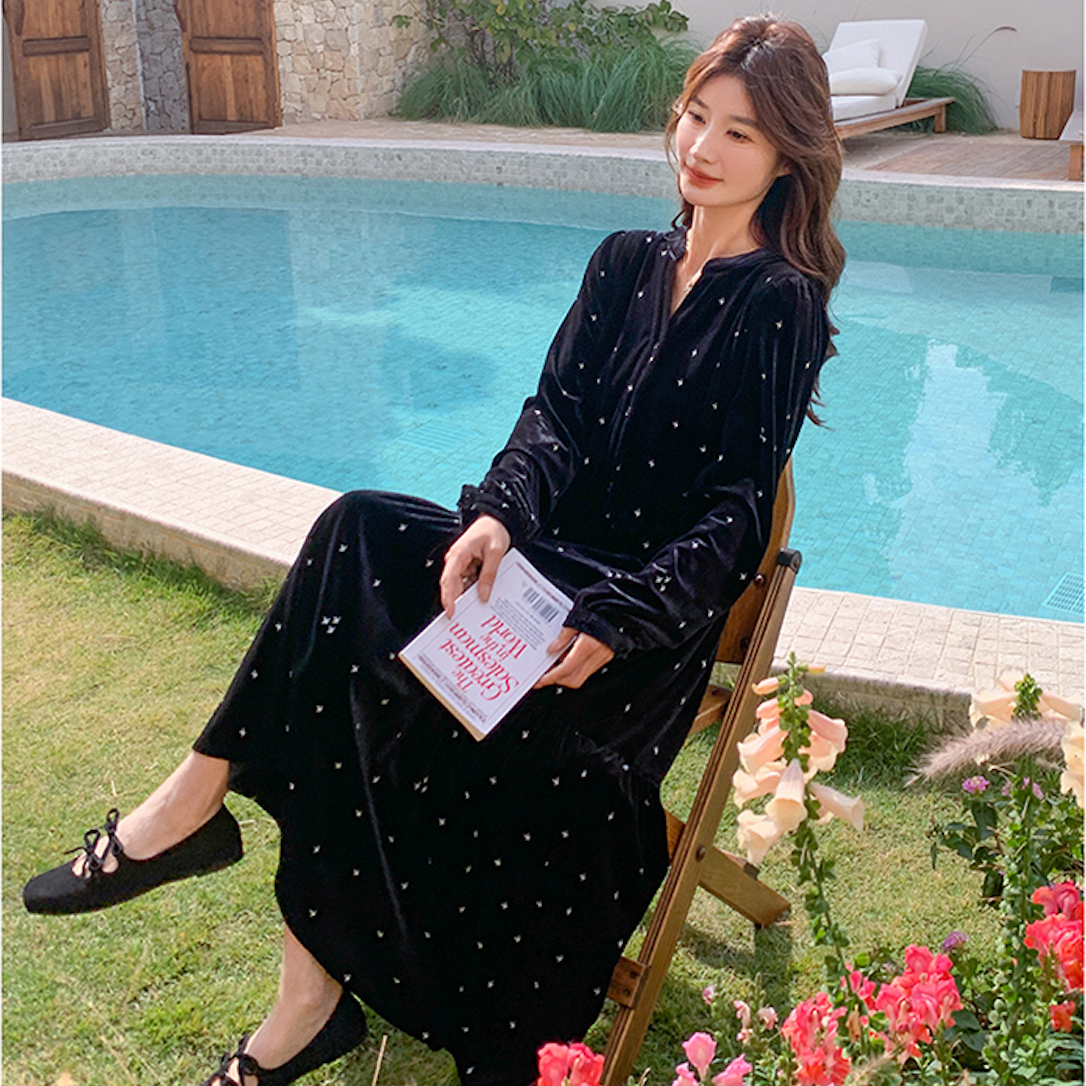 美品！Ayla ベロアクロスワンピース Ayla（アイラ）の「velvet cross dress（ワンピース）」 - WEAR