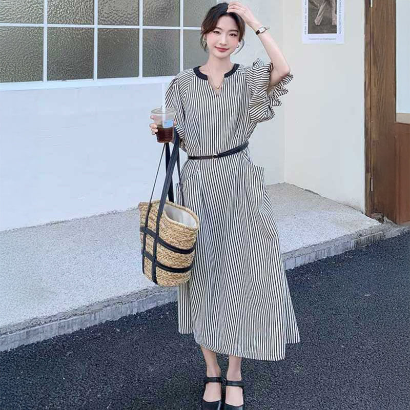 バルーン袖ストライプワンピース