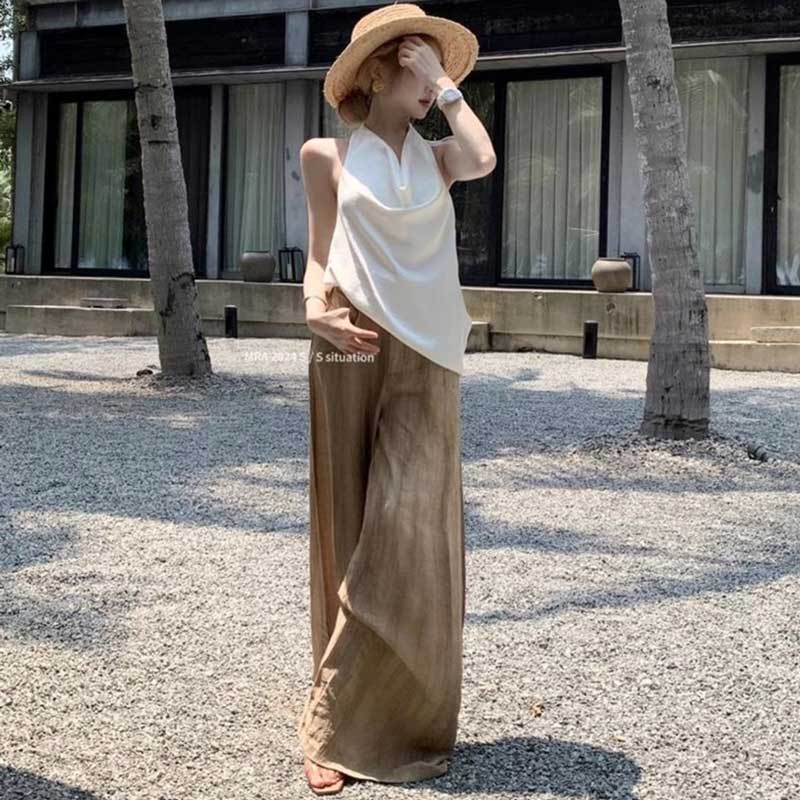 ホルターネックトップス×ワイドパンツ