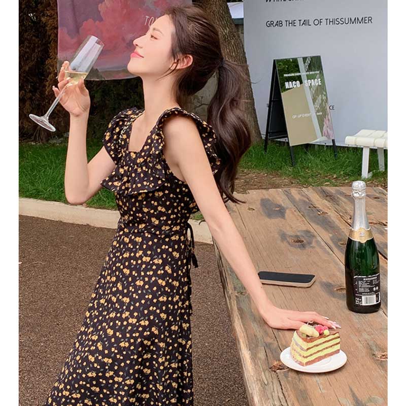 Vネック小花柄フレアシルエットワンピース