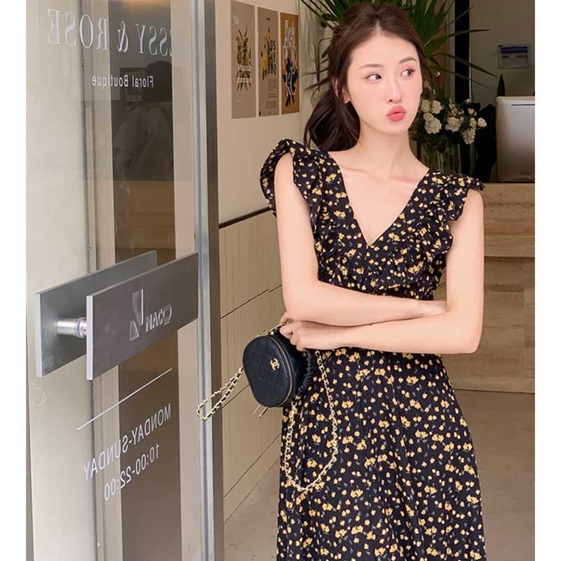 Vネック小花柄フレアシルエットワンピース