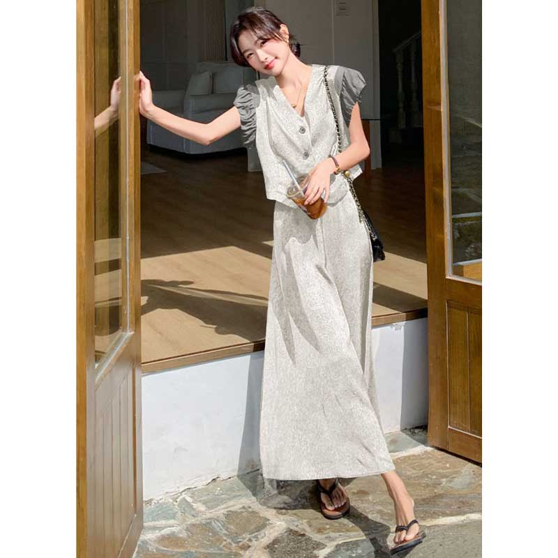 Vネックブラウス×フレアマキシスカート(2colors)