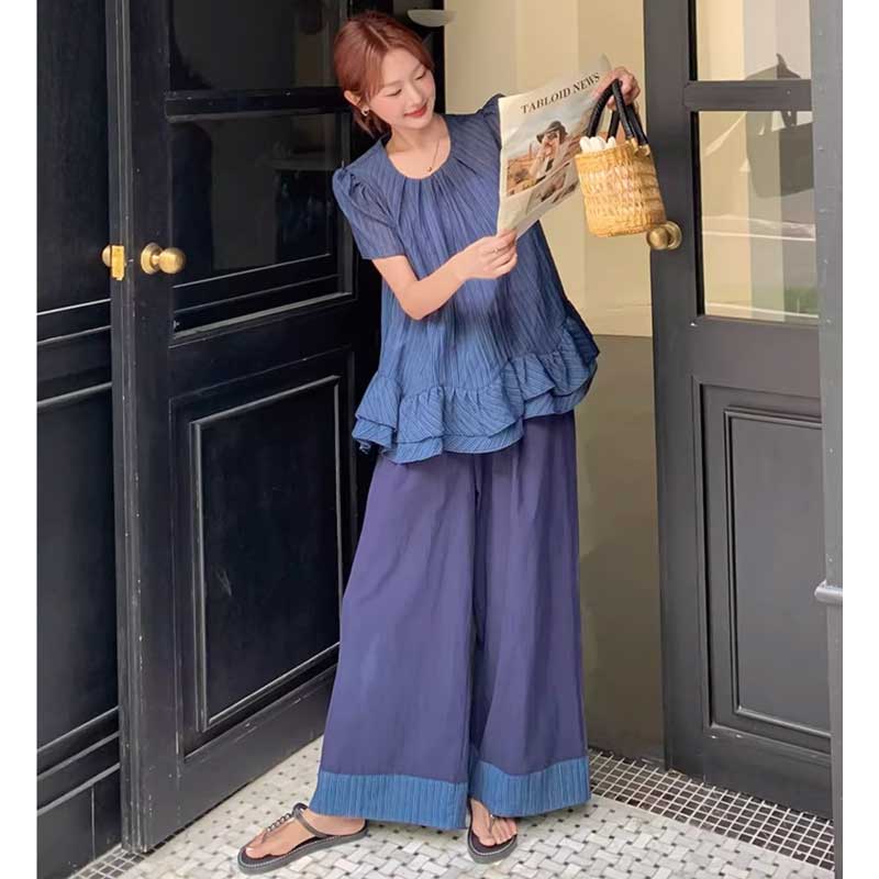 フリルヘムトップス×リラックスパンツ