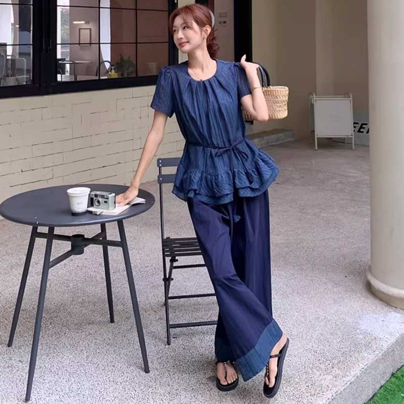 フリルヘムトップス×リラックスパンツ