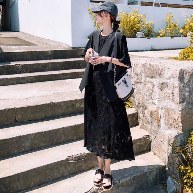 ブラックベスト×フラワーレースワンピース