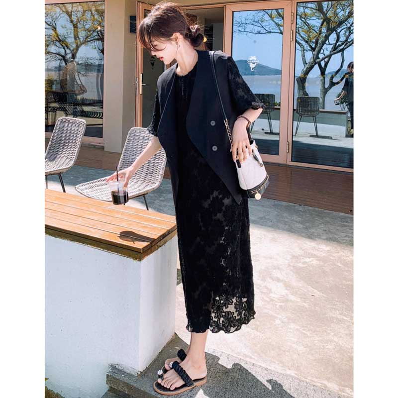 ブラックベスト×フラワーレースワンピース