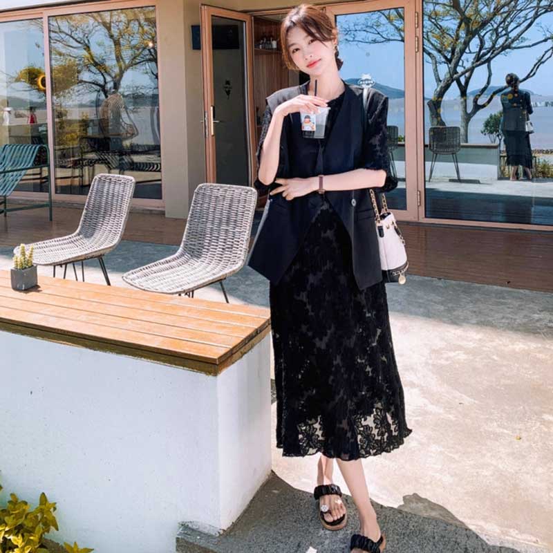 ブラックベスト×フラワーレースワンピース