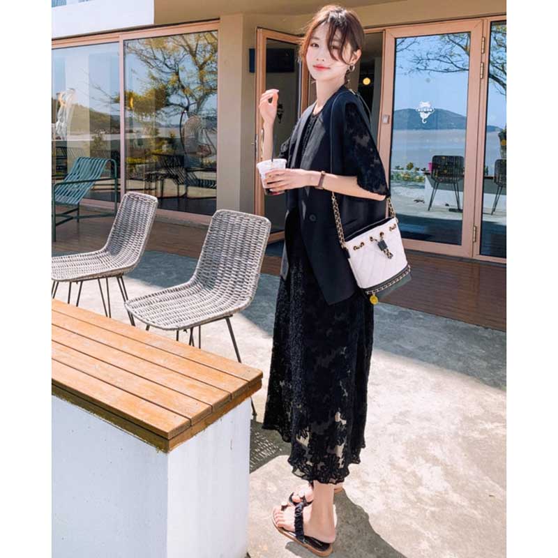 ブラックベスト×フラワーレースワンピース