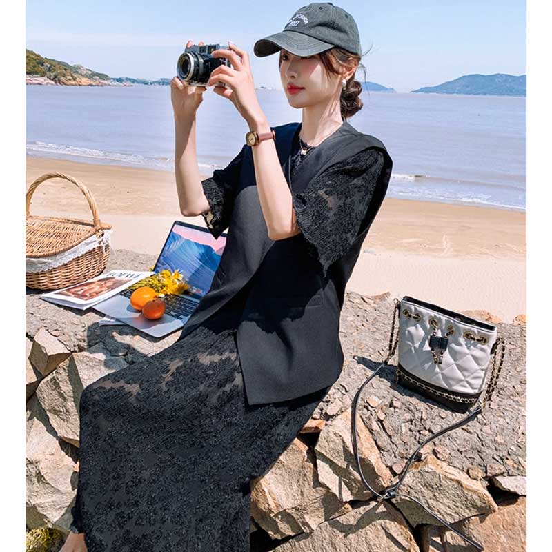 ブラックベスト×フラワーレースワンピース