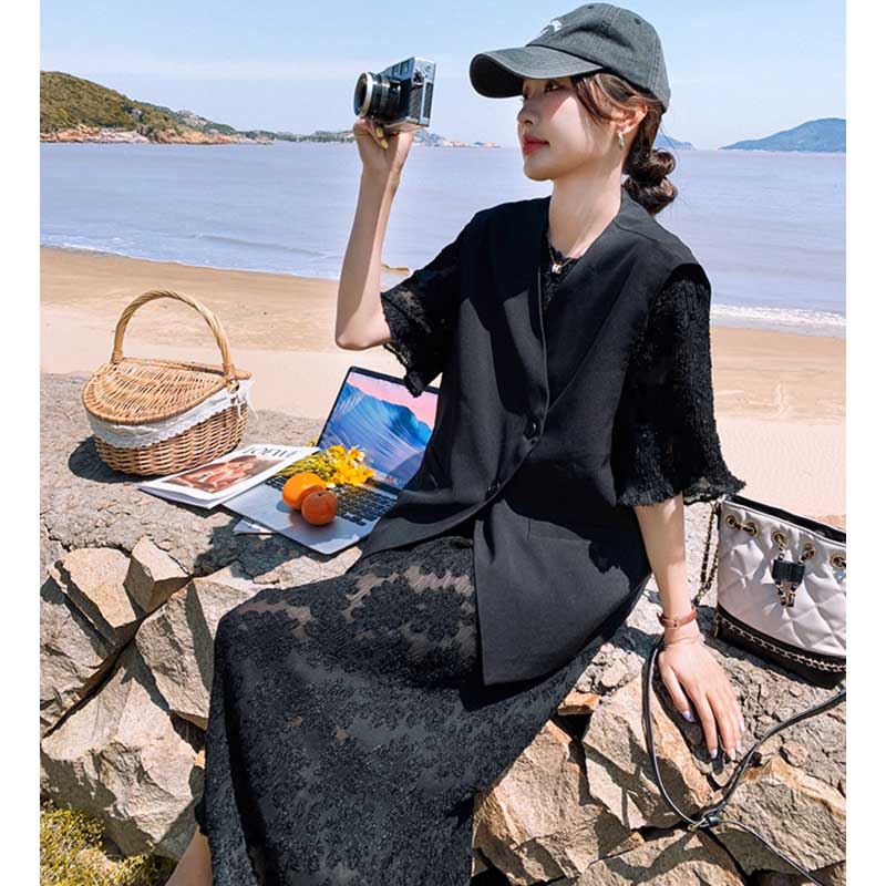 ブラックベスト×フラワーレースワンピース