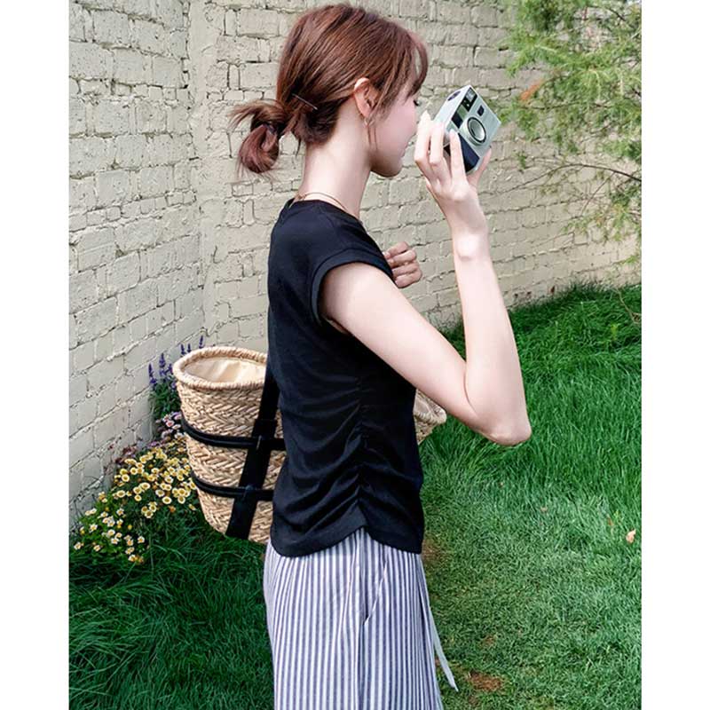 アシメスリットTシャツ×ストライプパンツ